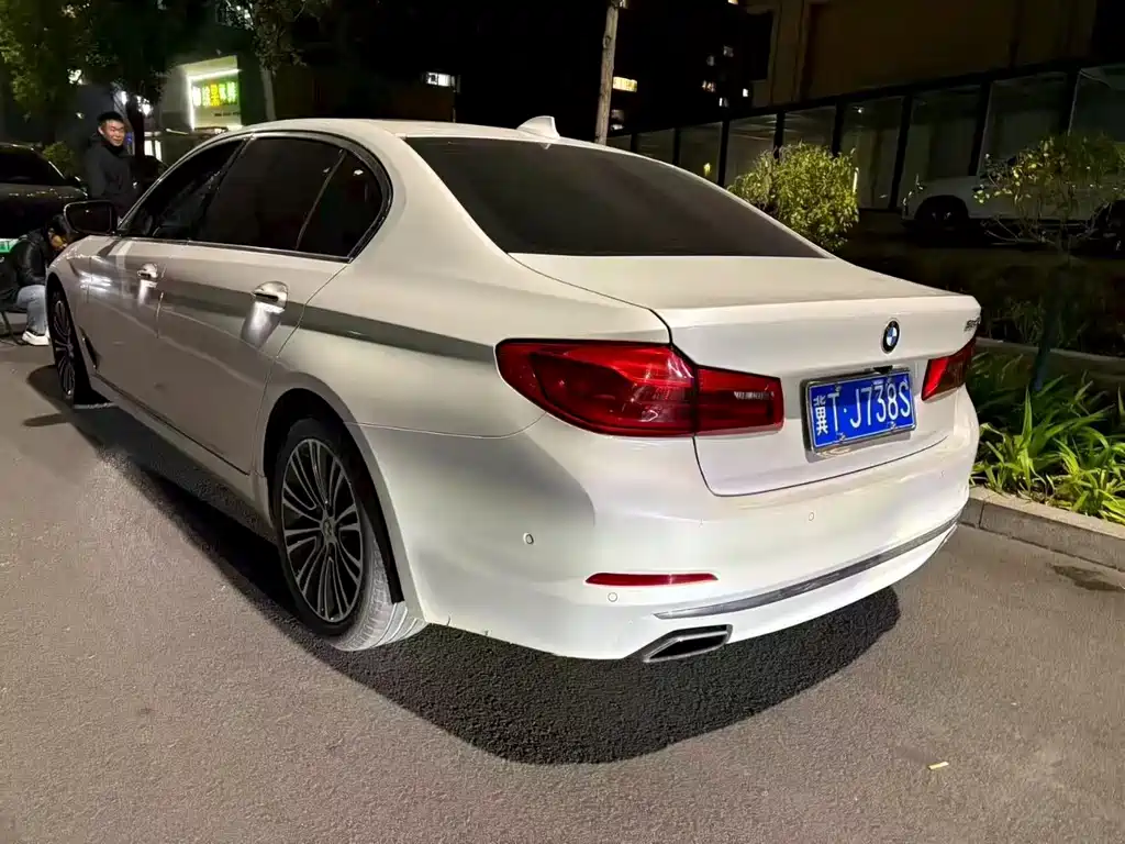 BMW 5 Series — миниатюра 4