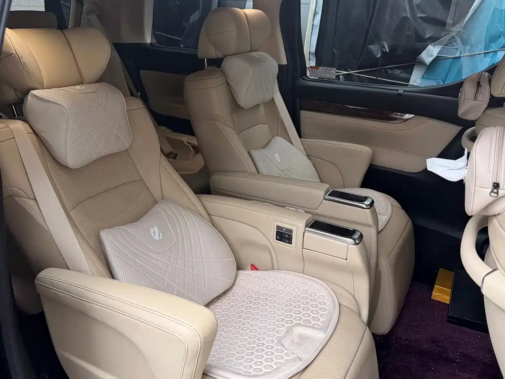 Toyota Alphard — миниатюра 6