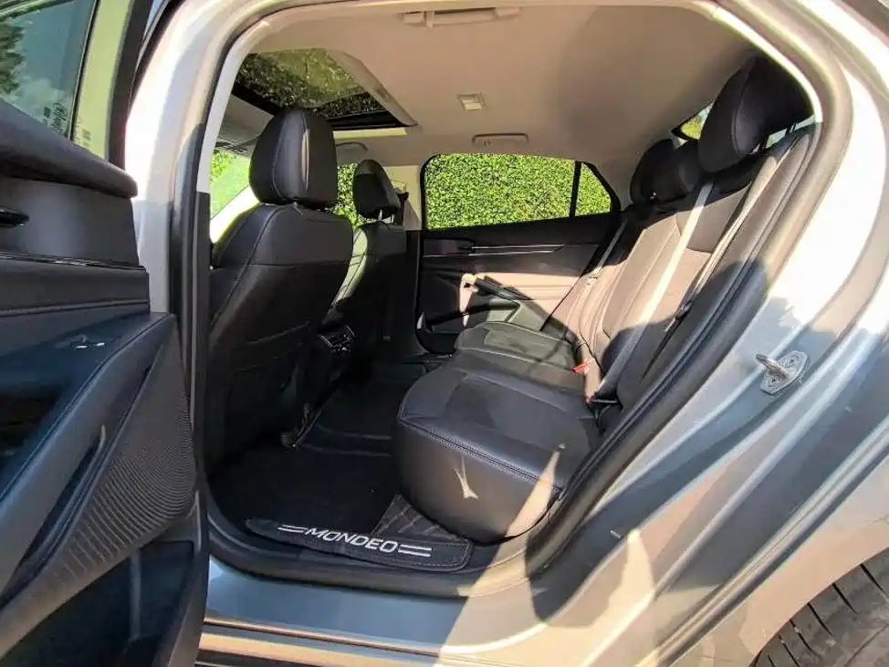 Ford Mondeo — миниатюра 6