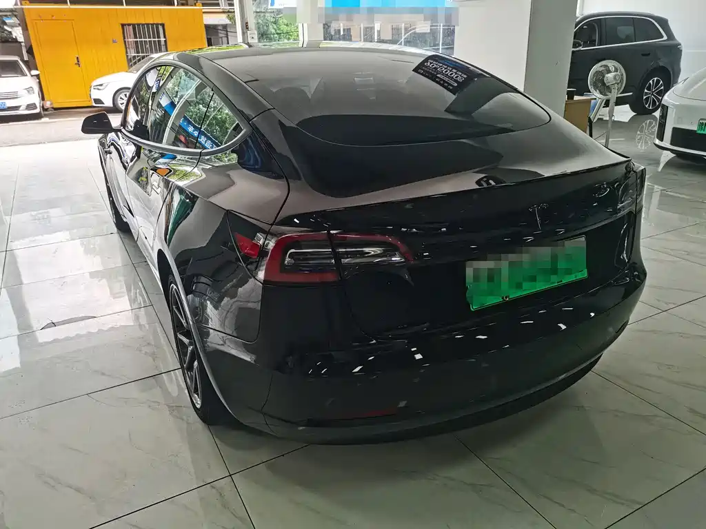 Tesla Model 3 — миниатюра 10