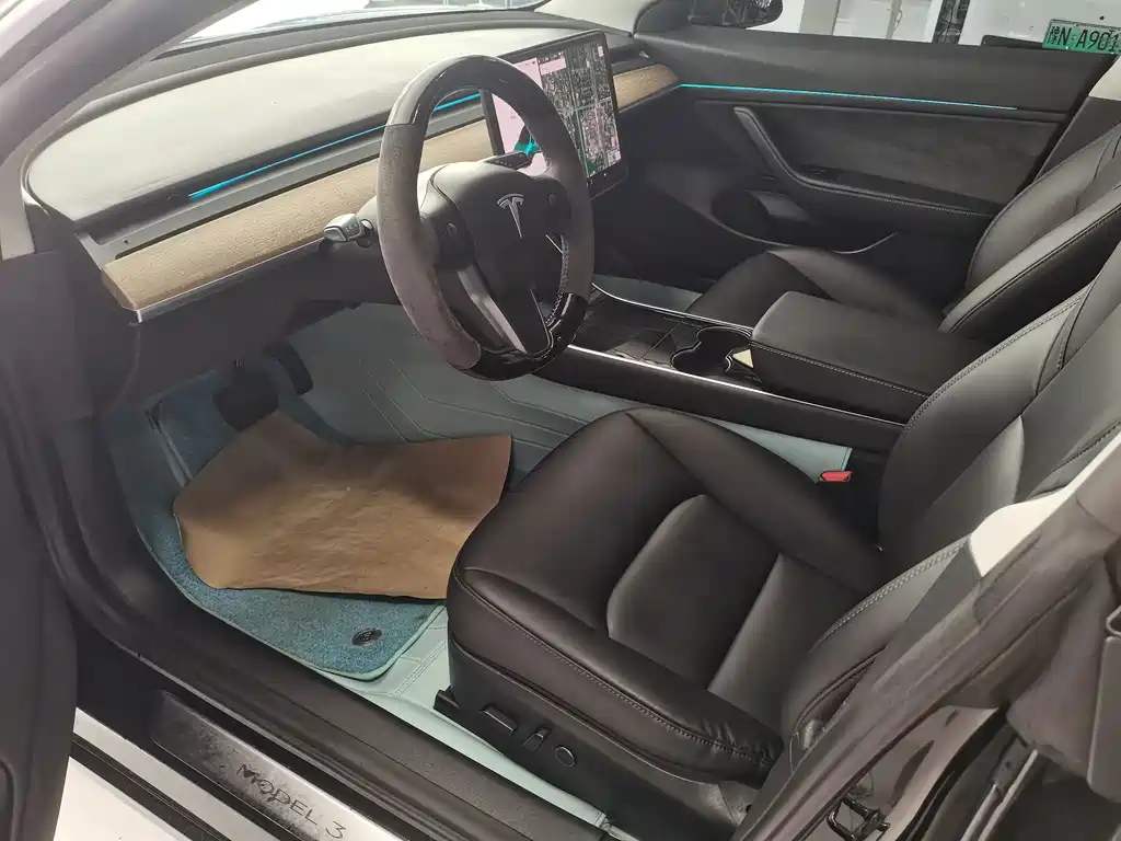 Tesla Model 3 — миниатюра 4