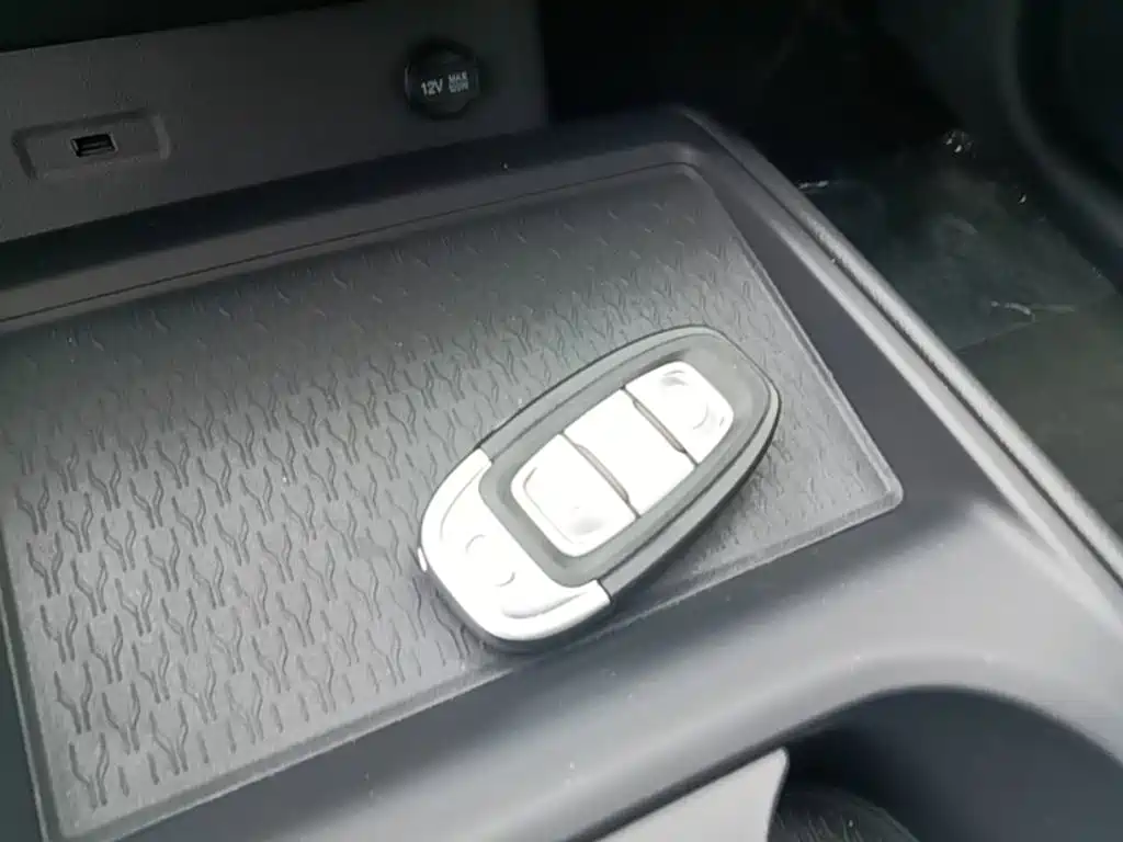 Hongqi E-QM5 2025 610km PLUS