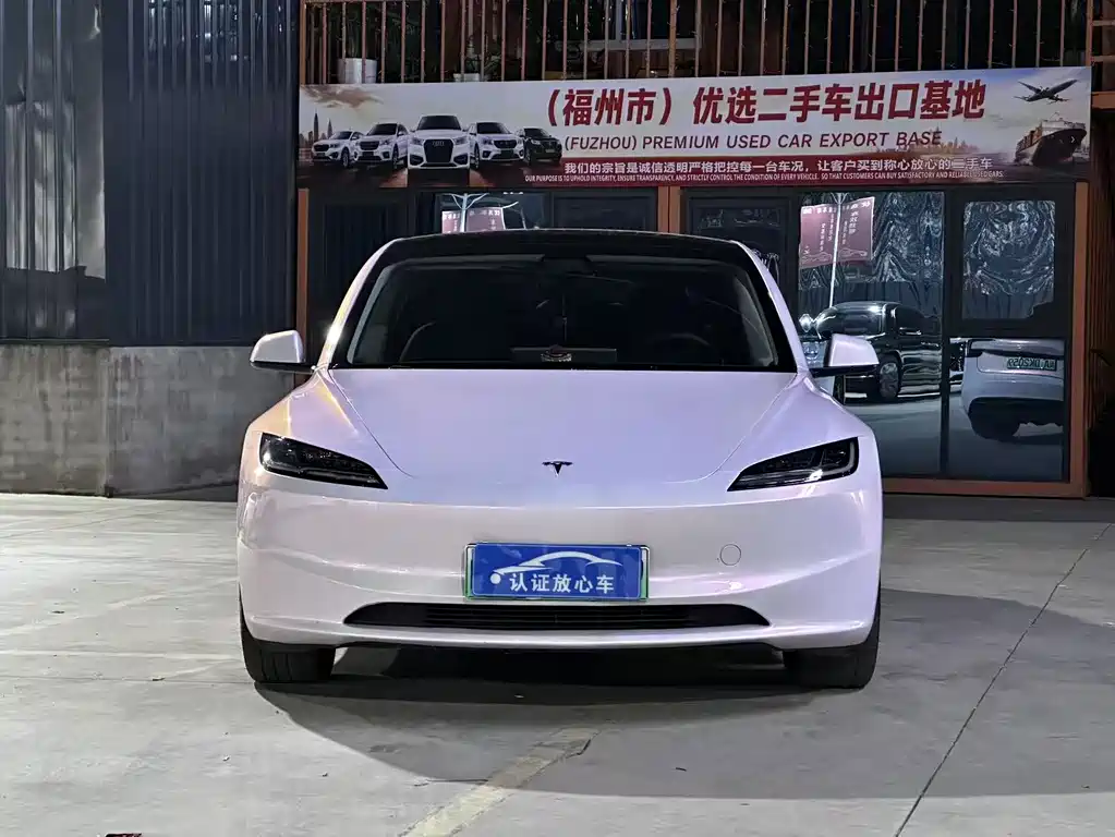Tesla Model 3 — миниатюра 2
