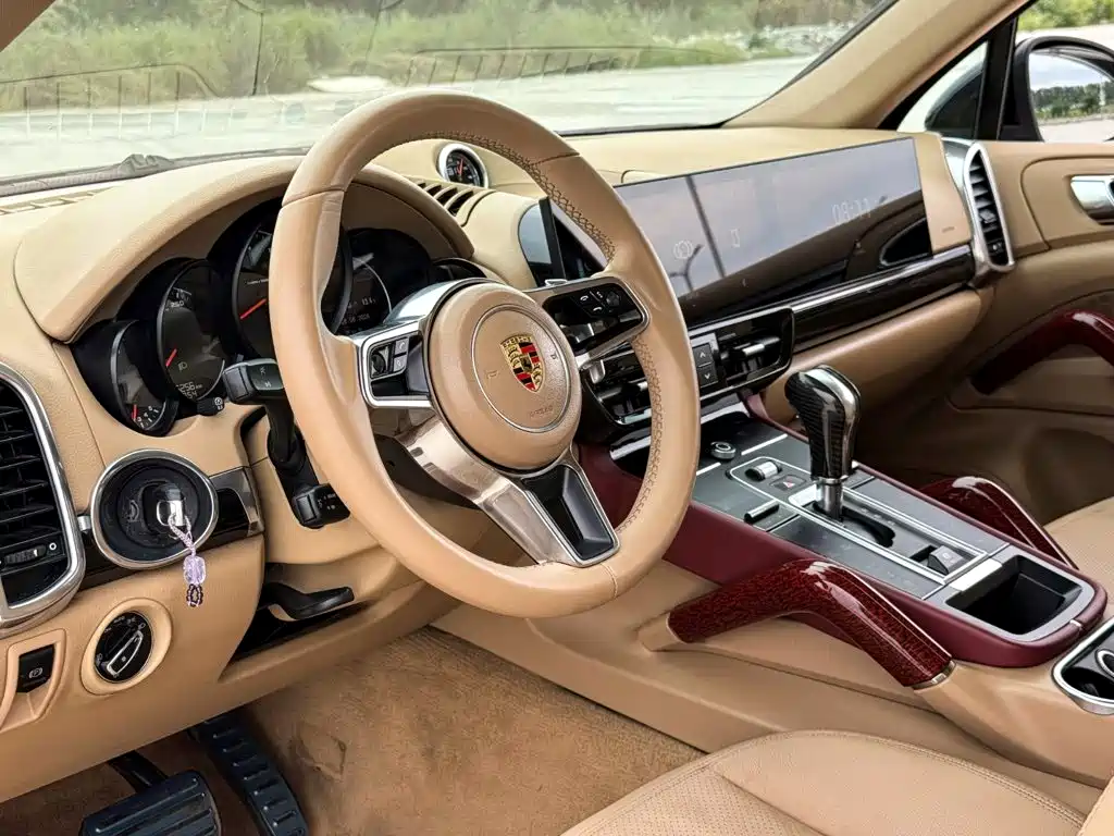 Porsche Cayenne — миниатюра 20