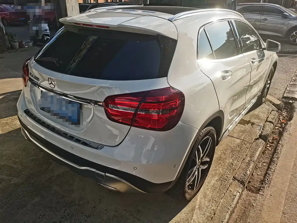 Mercedes-Benz GLA — миниатюра 8