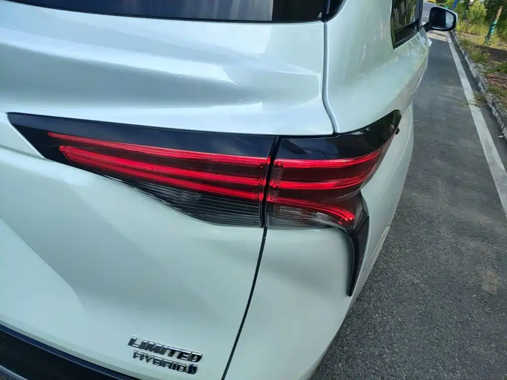 Toyota Sienna — миниатюра 24
