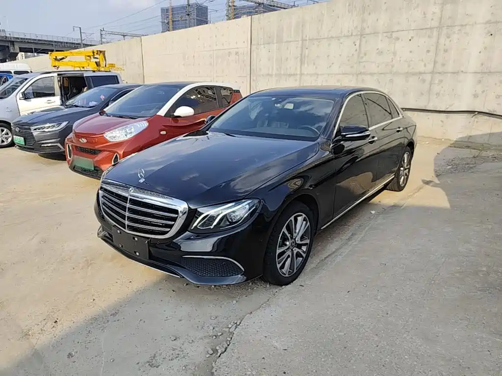 Mercedes-Benz E-Class — миниатюра 2