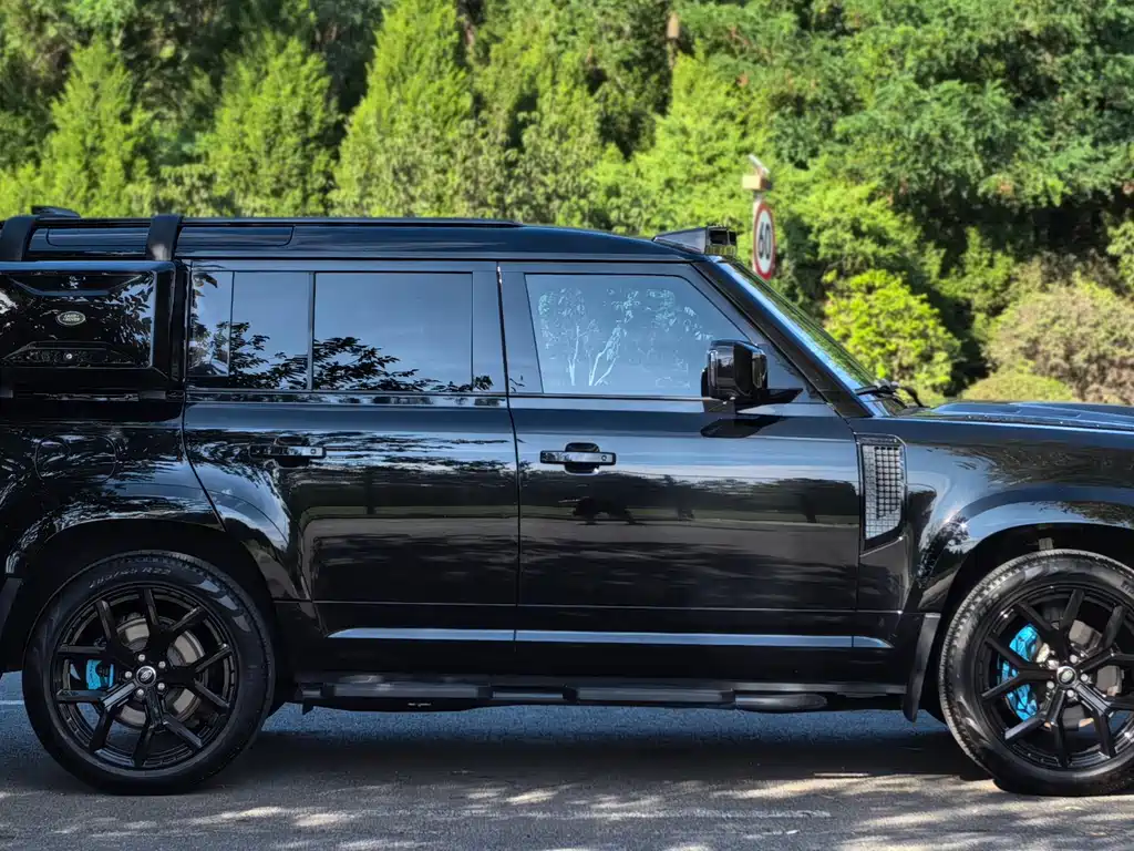 Land Rover Defender — миниатюра 3