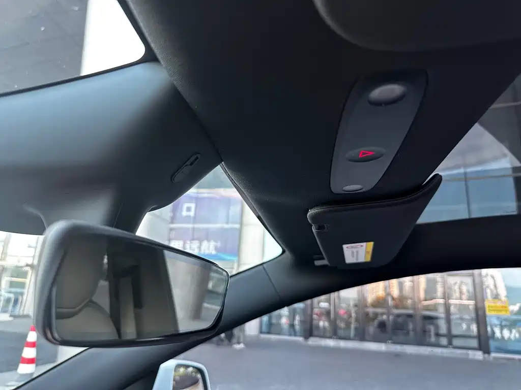 Tesla Model Y — миниатюра 26