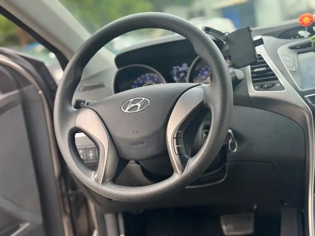 Hyundai Elantra Langdong — миниатюра 6