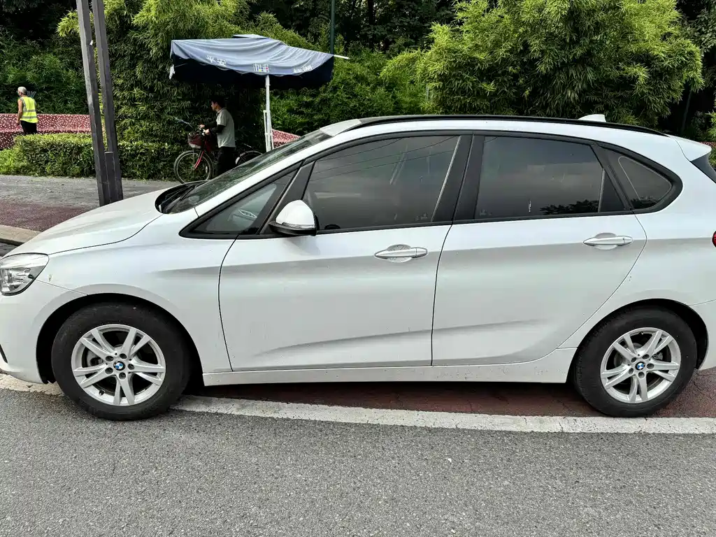 BMW 2 Series Active Tourer — миниатюра 2