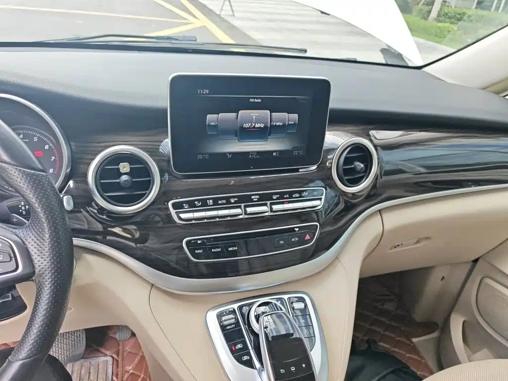 Mercedes-Benz V-Class — миниатюра 6