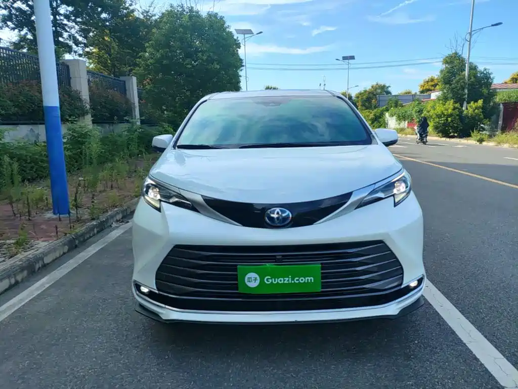 Toyota Sienna — миниатюра 3