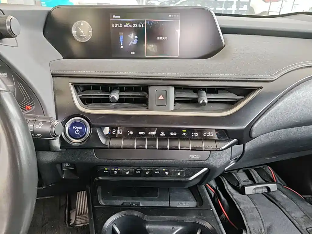 Lexus UX New Energy — миниатюра 18