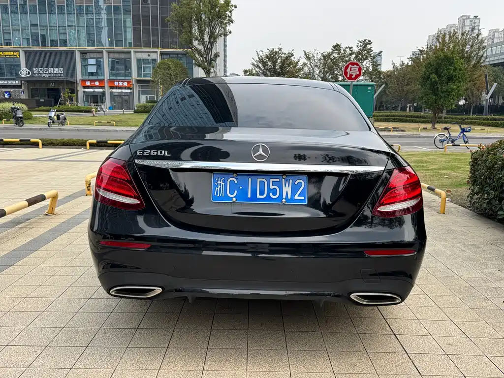 Mercedes-Benz E-Class — миниатюра 3