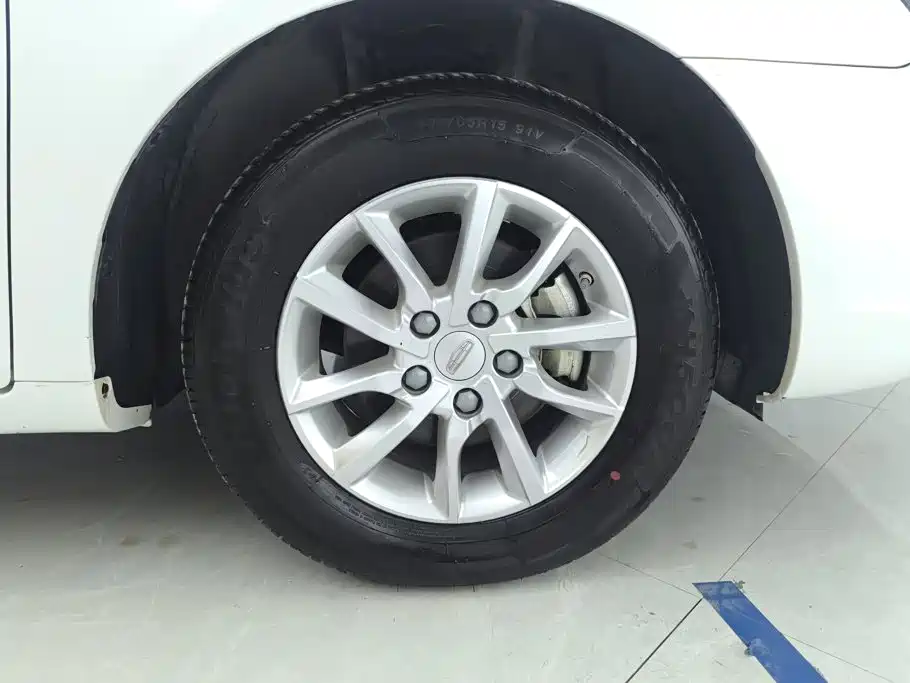 Geely Emgrand — миниатюра 6