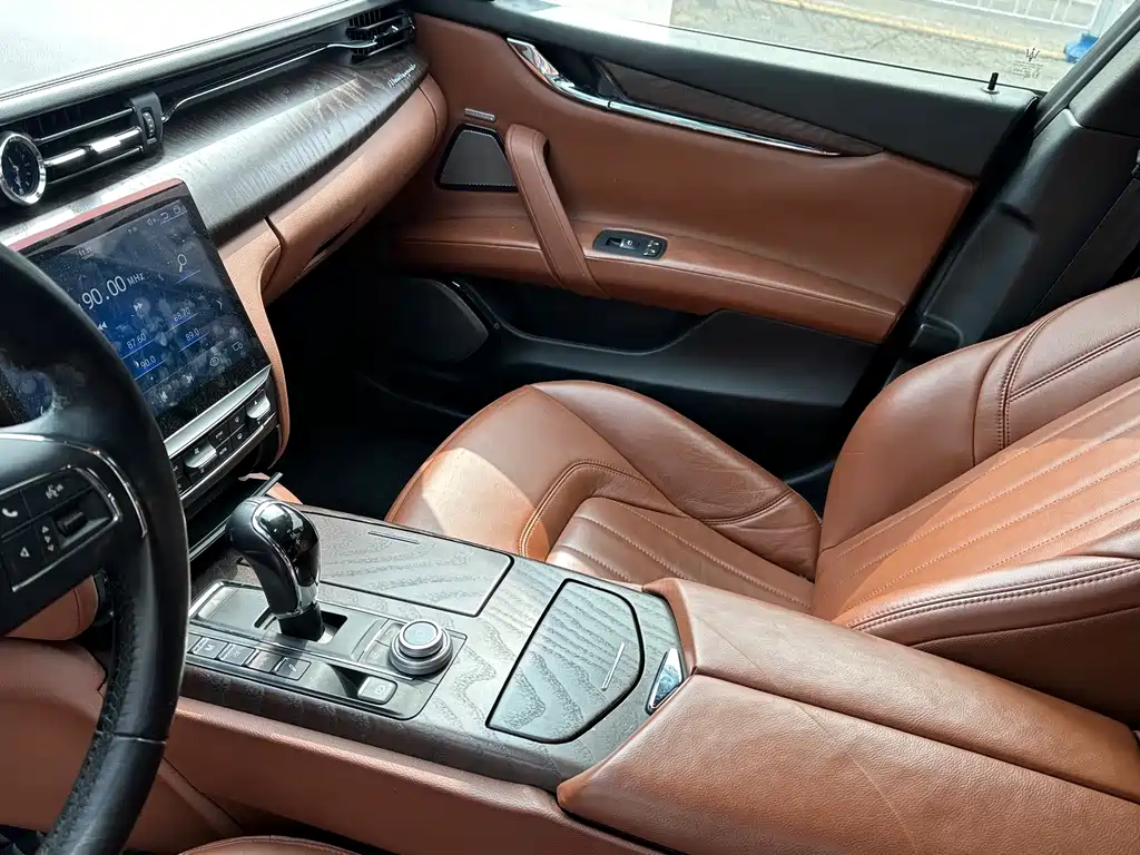 Maserati Quattroporte — миниатюра 4