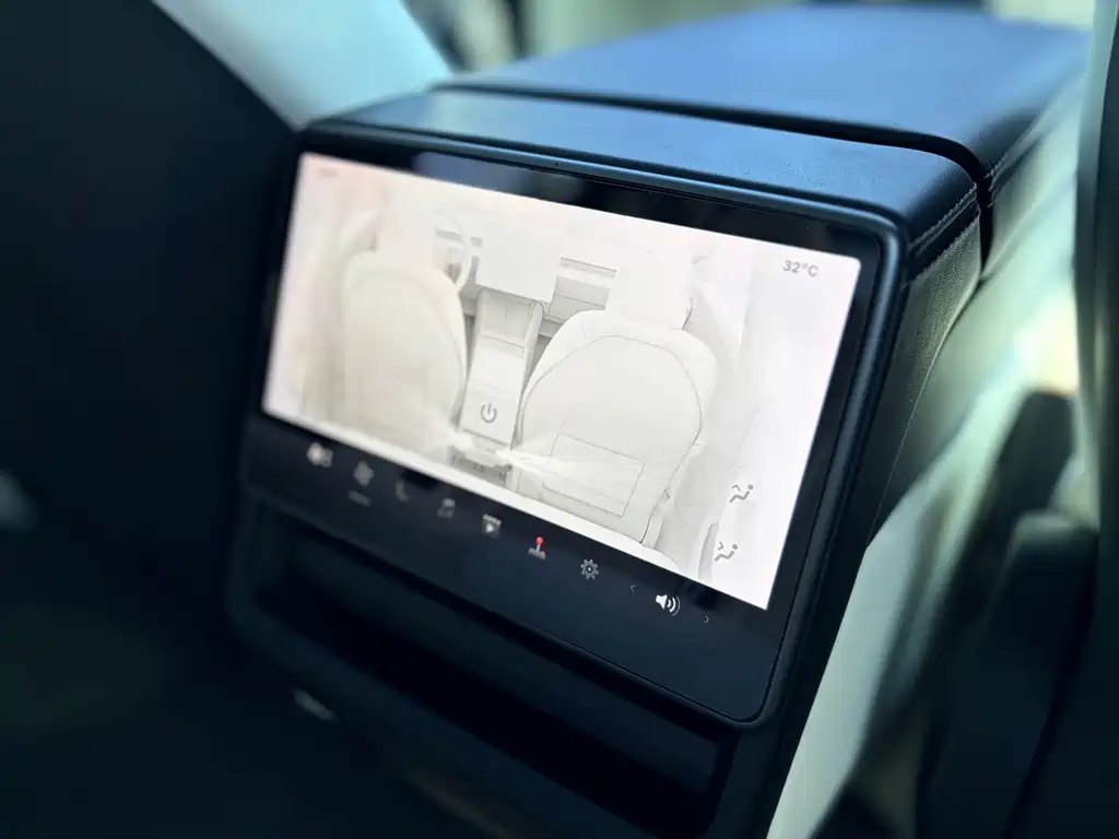 Tesla Model 3 — миниатюра 14