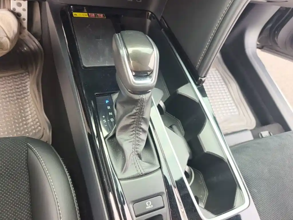 Toyota Camry — миниатюра 14