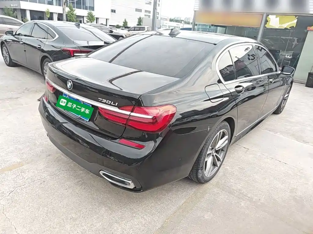 BMW 7 Series — миниатюра 7