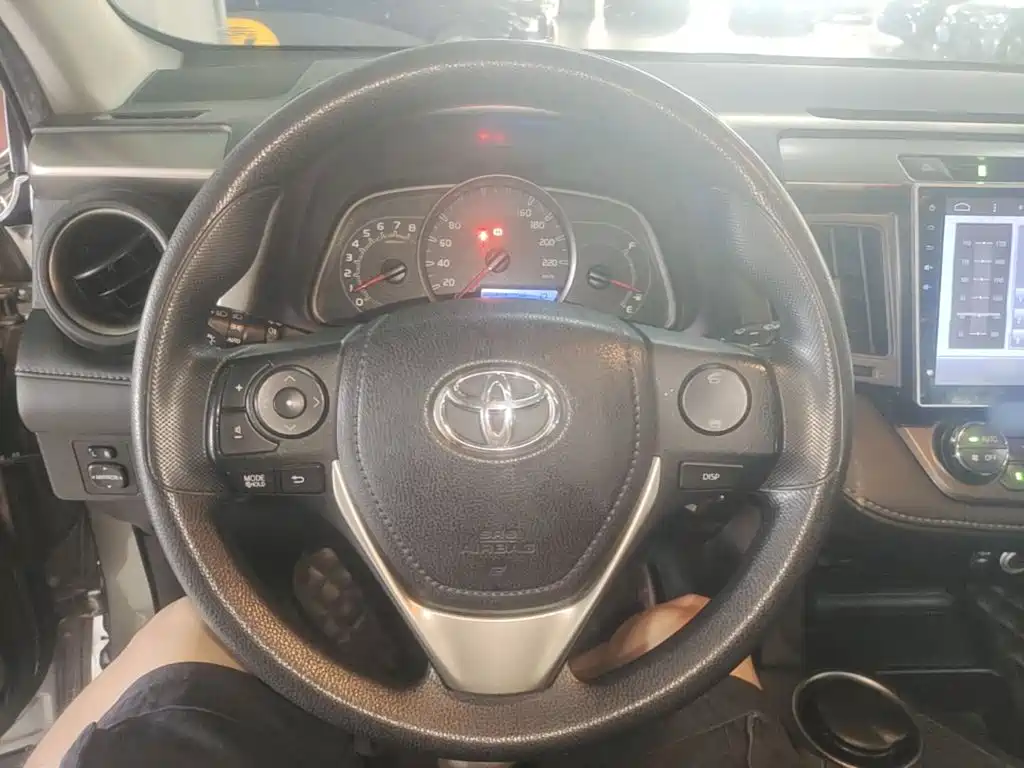 Toyota RAV4 — миниатюра 11