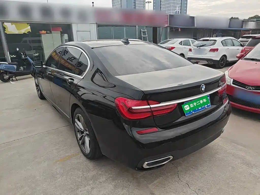 BMW 7 Series — миниатюра 5