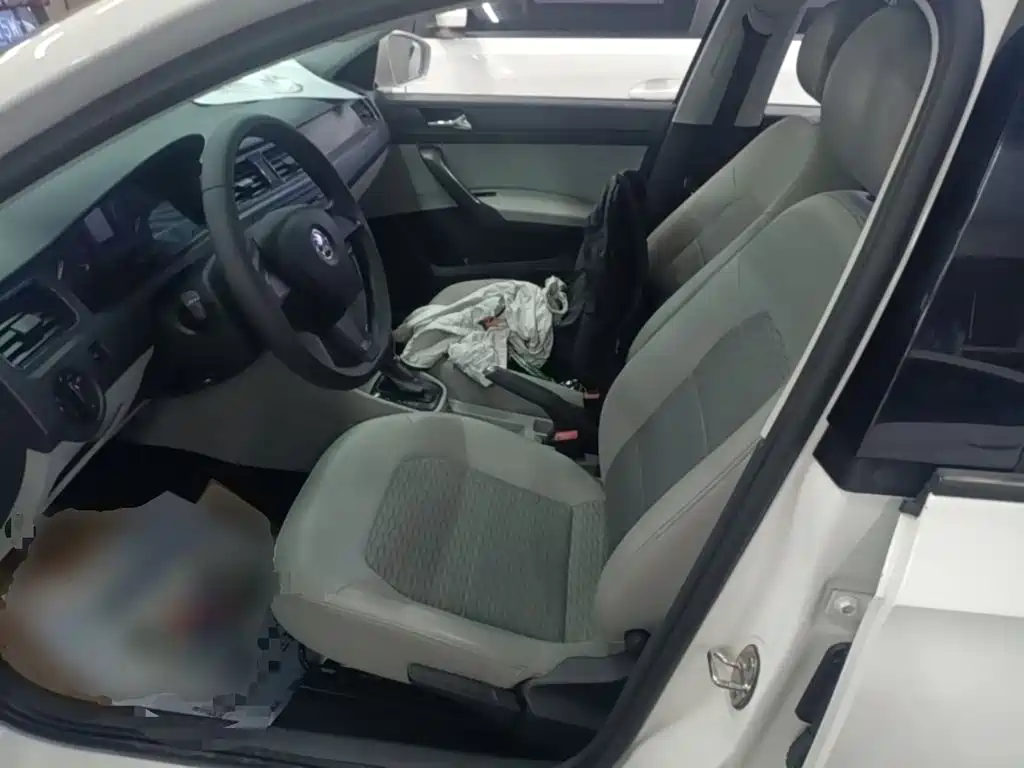 Skoda Rapid — миниатюра 15