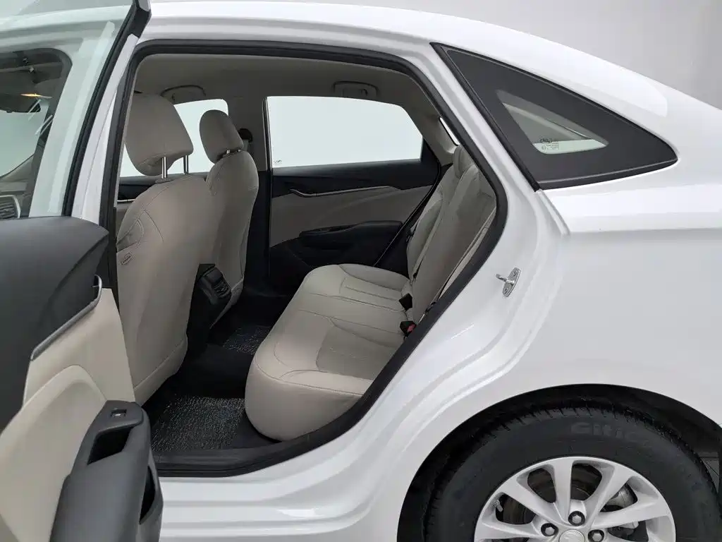Buick Excelle — миниатюра 15