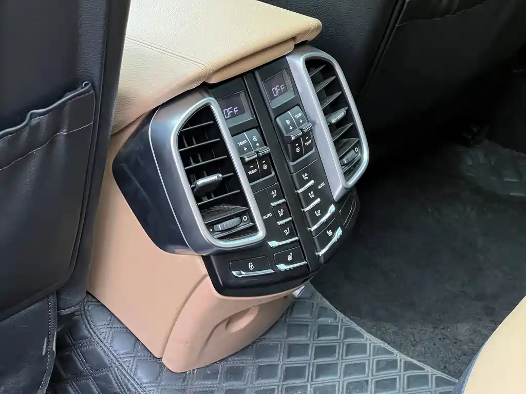 Porsche Cayenne — миниатюра 14
