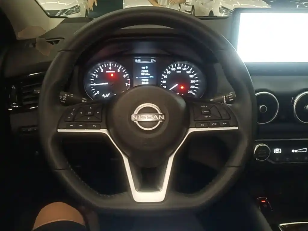 Nissan Qashqai — миниатюра 11