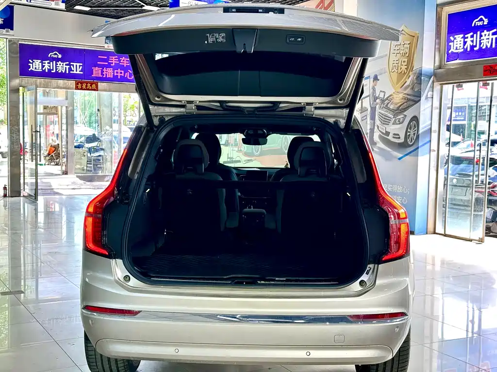 Volvo XC90 — миниатюра 9