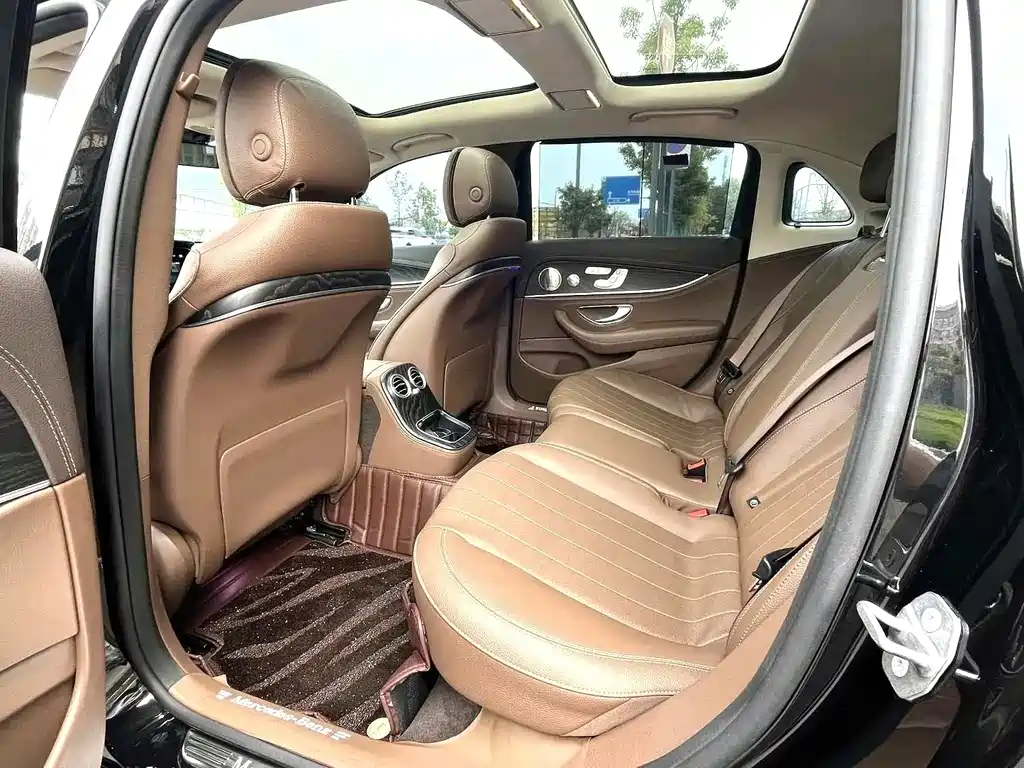 Mercedes-Benz E-Class — миниатюра 6