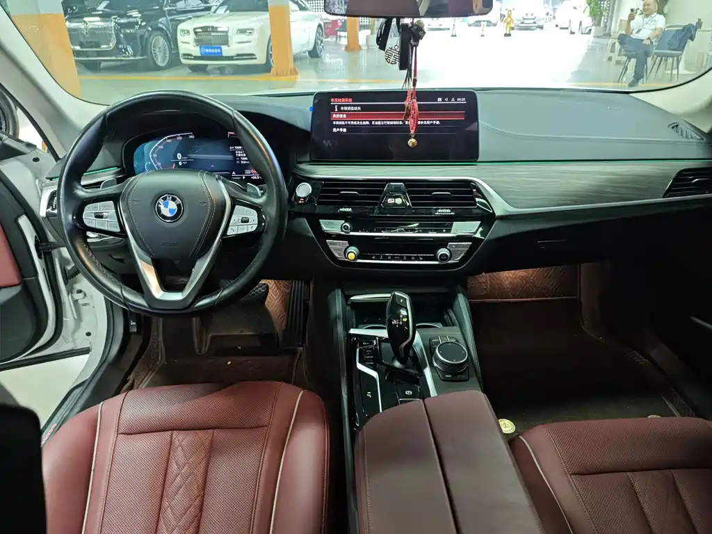 BMW 5 Series — миниатюра 5