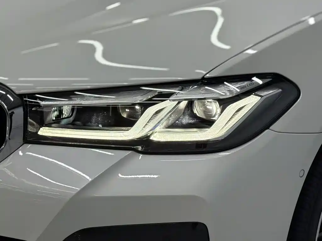 BMW 5 Series — миниатюра 24