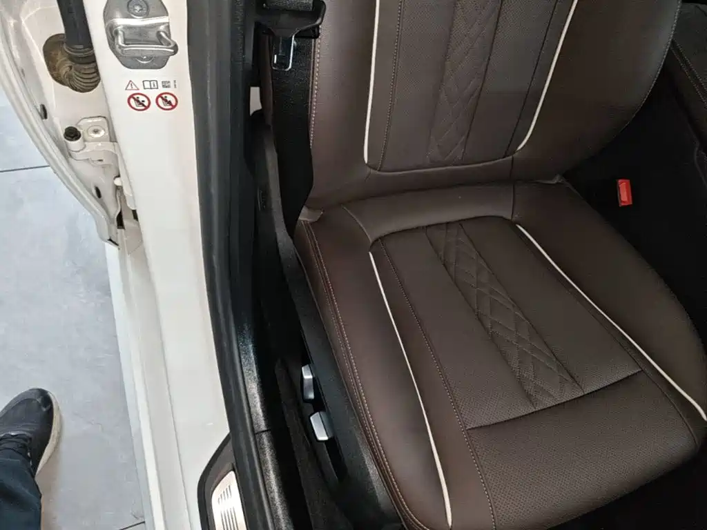BMW 5 Series — миниатюра 25