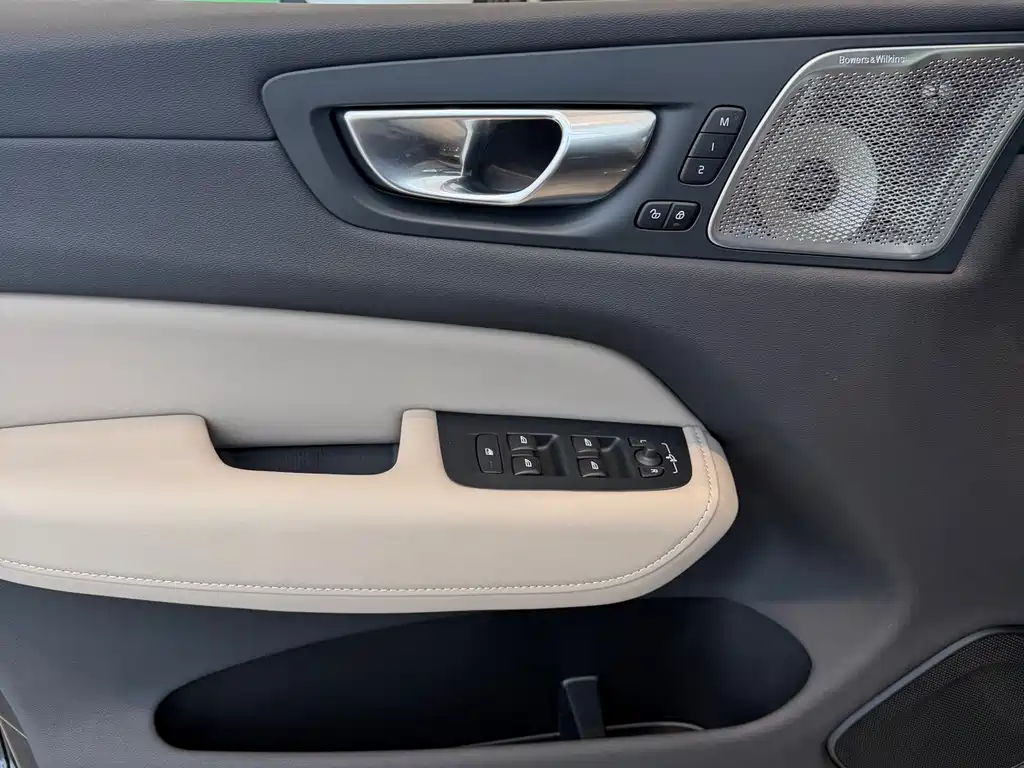 Volvo XC60 — миниатюра 9