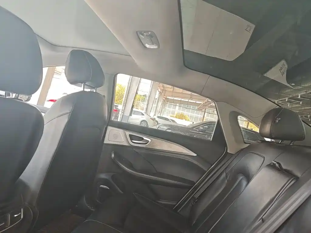 Roewe i6 MAX New Energy — миниатюра 14