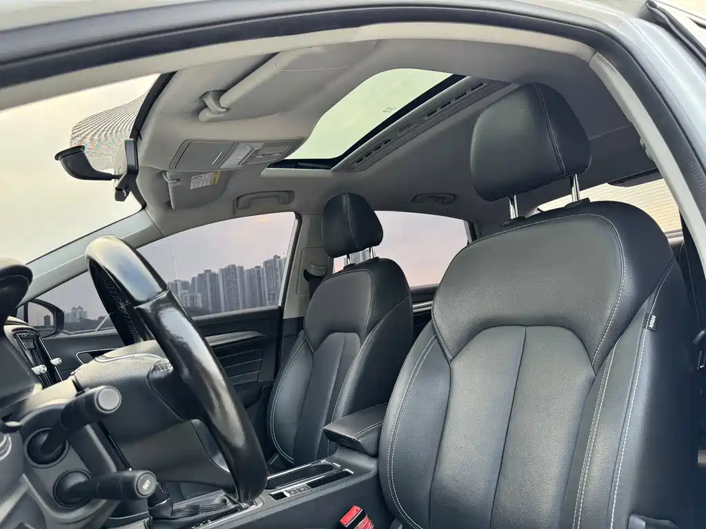 Roewe i6 Classic — миниатюра 9