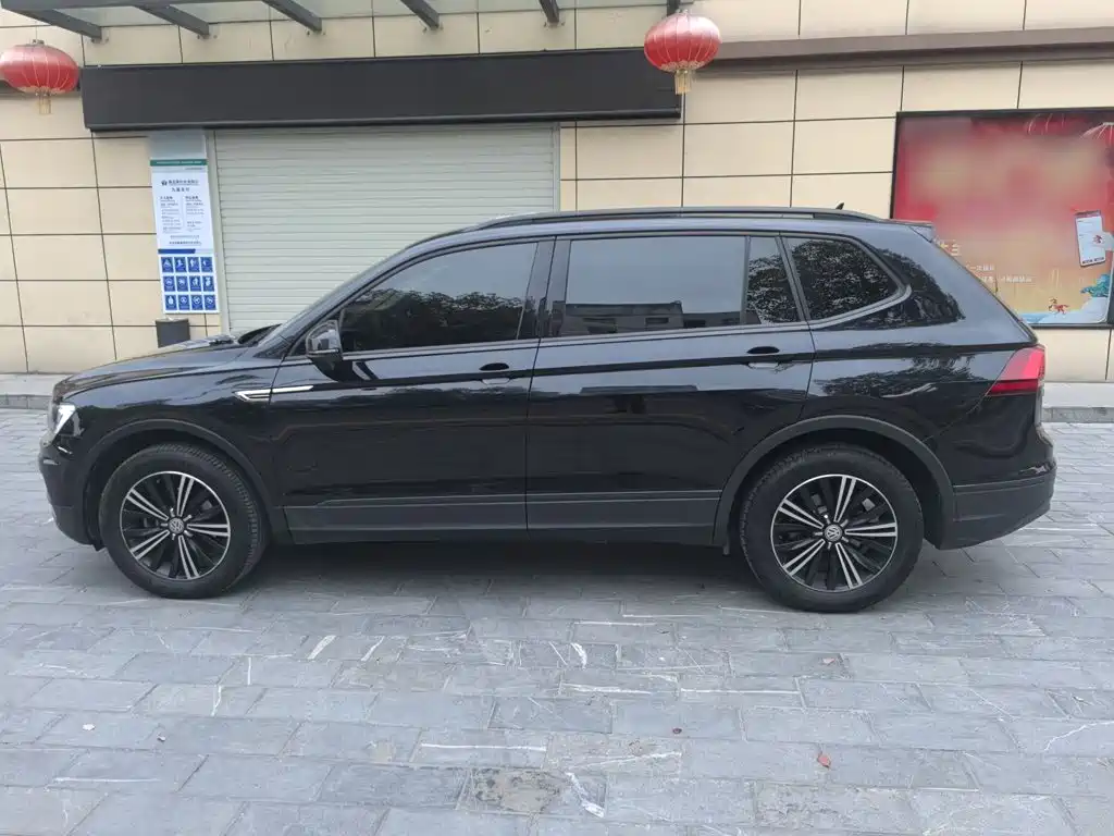 Volkswagen Tiguan L — миниатюра 17