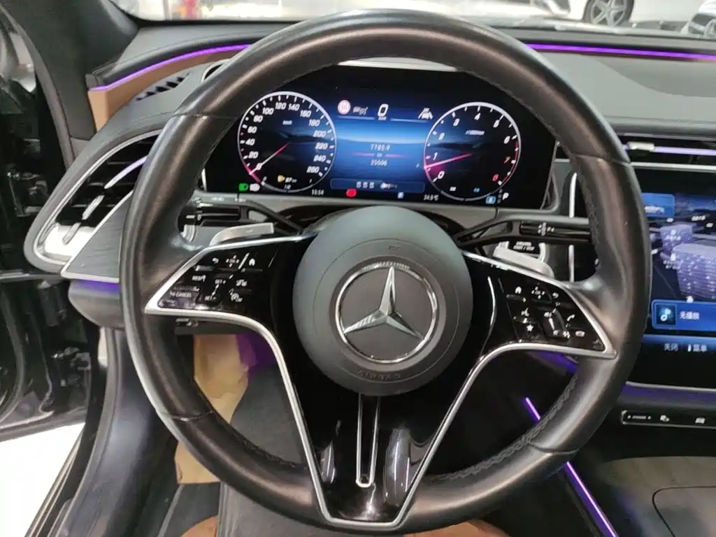 Mercedes-Benz E-Class (Import) — миниатюра 11