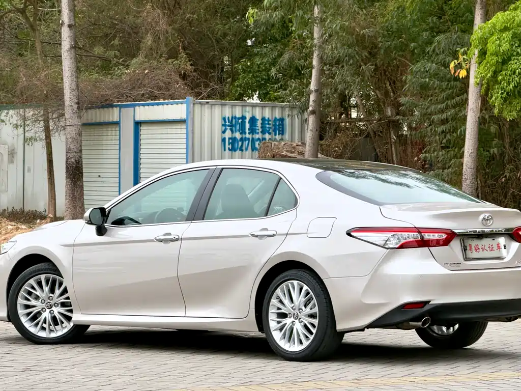 TOYOTA CAMRY