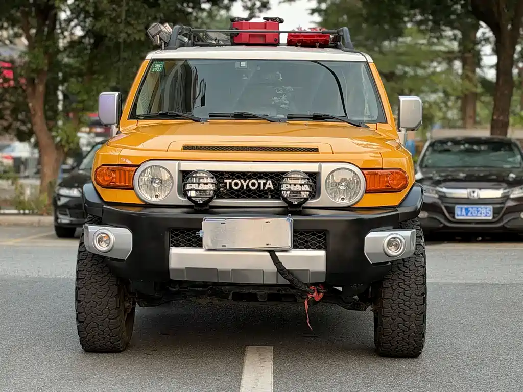 Toyota FJ Cruiser — миниатюра 3
