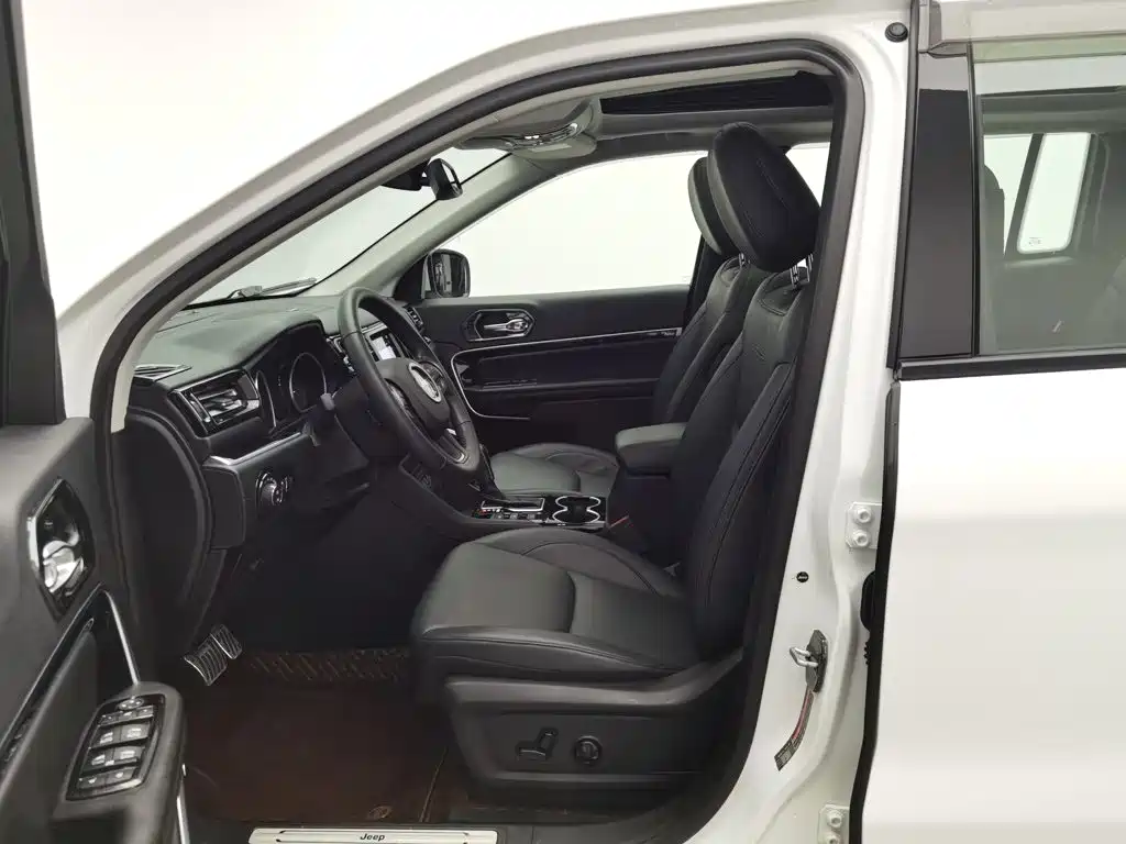 Jeep Grand Commander — миниатюра 10