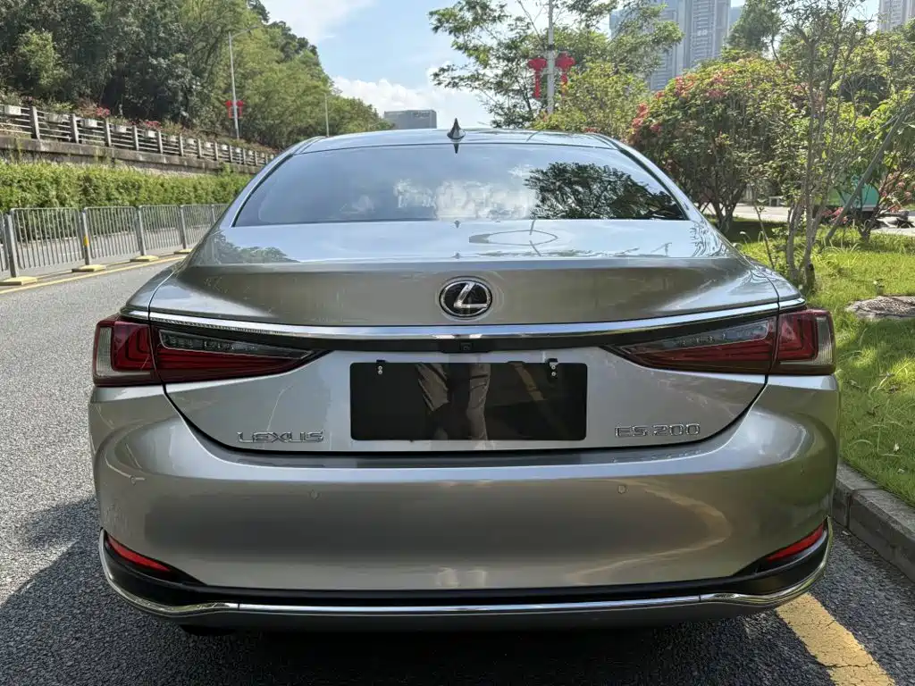 Lexus ES — миниатюра 10