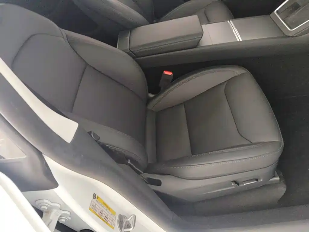 Tesla Model Y — миниатюра 25