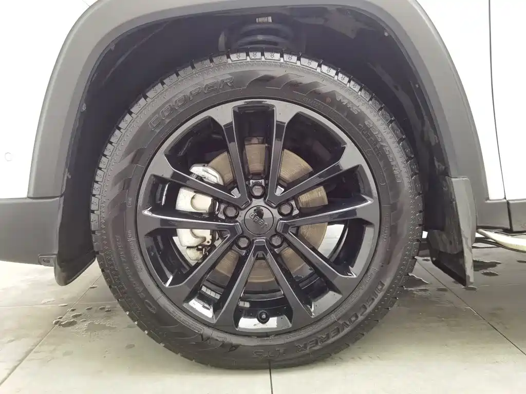 Jeep Grand Commander — миниатюра 17