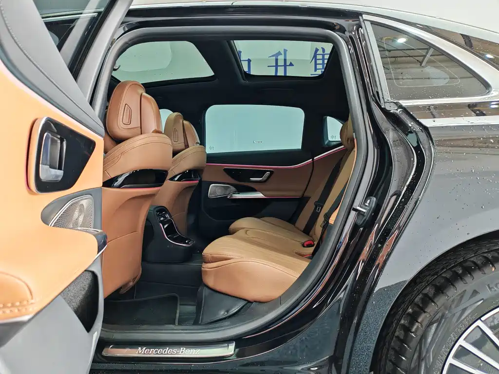Mercedes-Benz E-Class — миниатюра 12