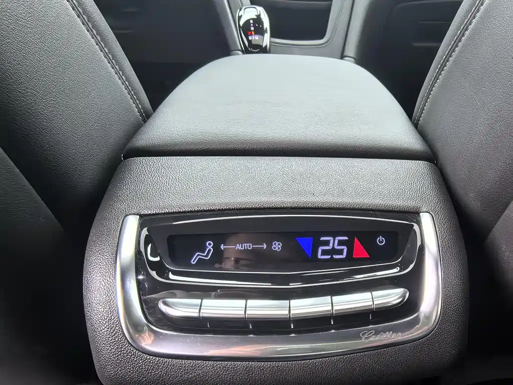 Cadillac XT6 2020 28T мест Luxury