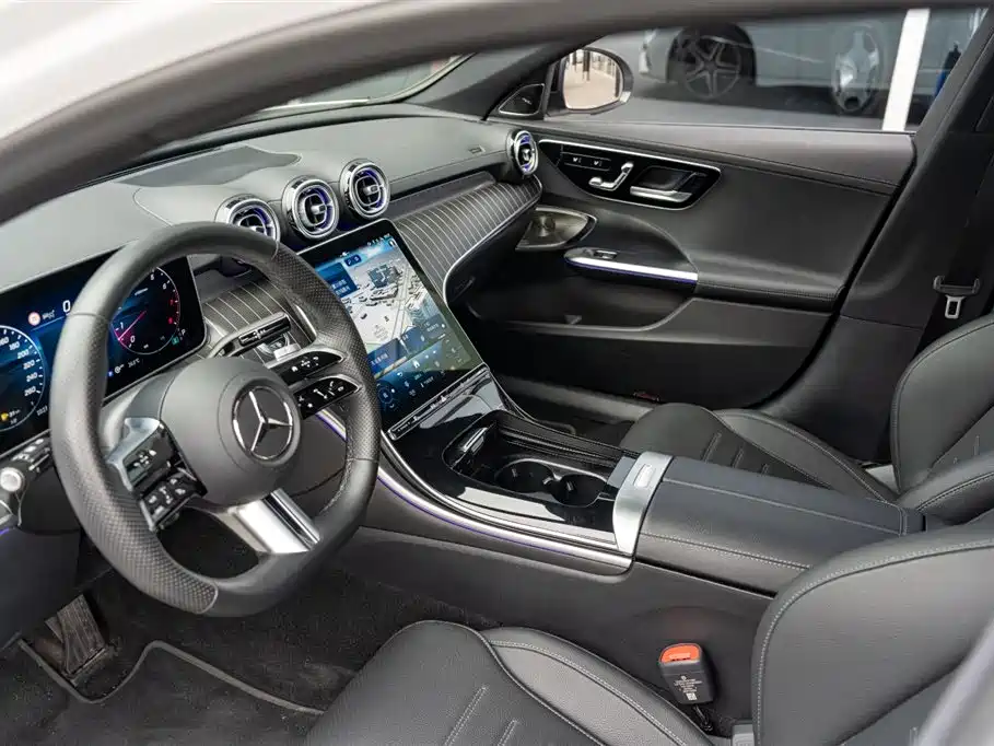 Mercedes-Benz C-Class — миниатюра 13