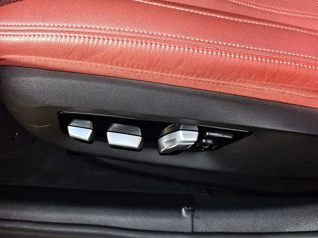 BMW 5 Series — миниатюра 11